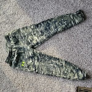 Boys under armour sweatpants